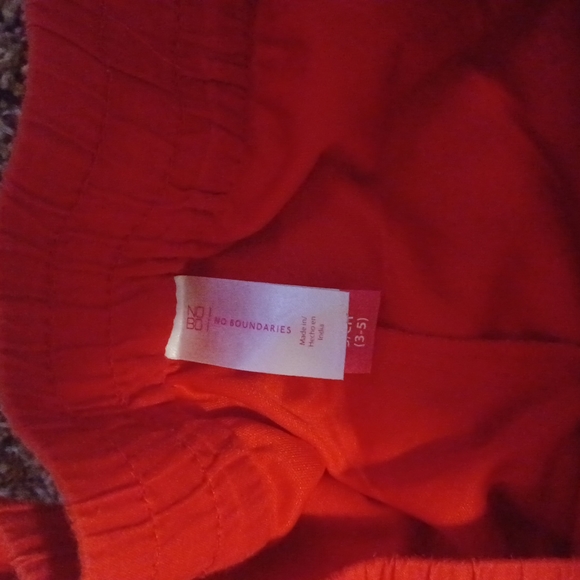 Womens no boundaries size Small shorts - Picture 2 of 3